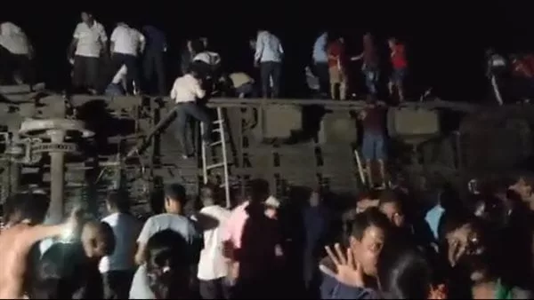 288 قتيلا ومئات الجرحى في تصادم ثلاثة قطارات بالهند…