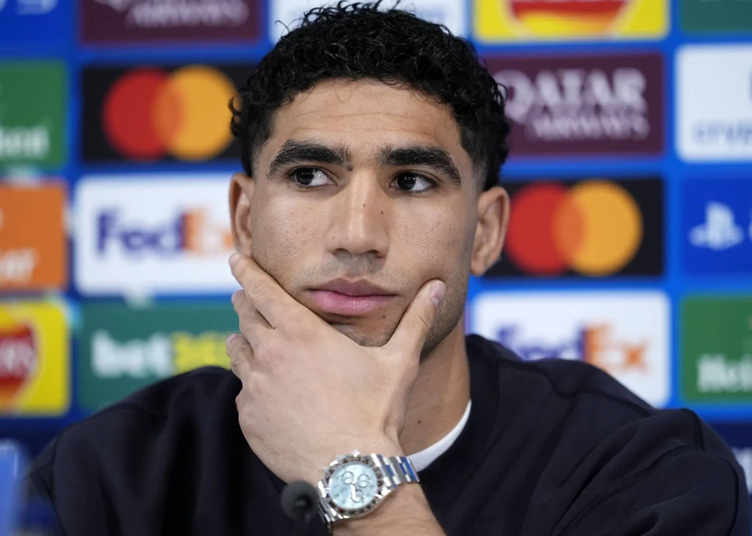 آخر تطورات ملف أشرف حكيمي.. هذا ما قرره قائد “الأسود” والمنتخب يواصل طريقه في المونديال